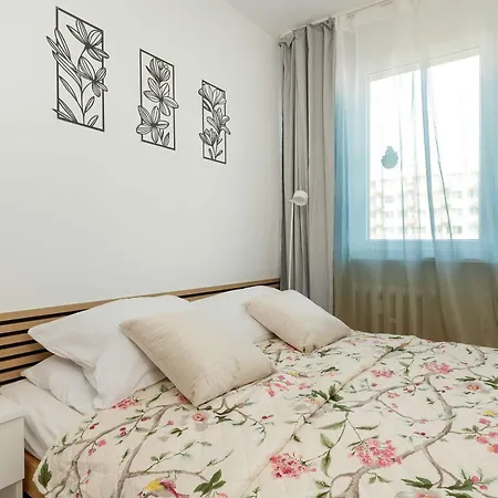 Apartmán Cosy Pomorska With Playground In The Courtyard By Renters